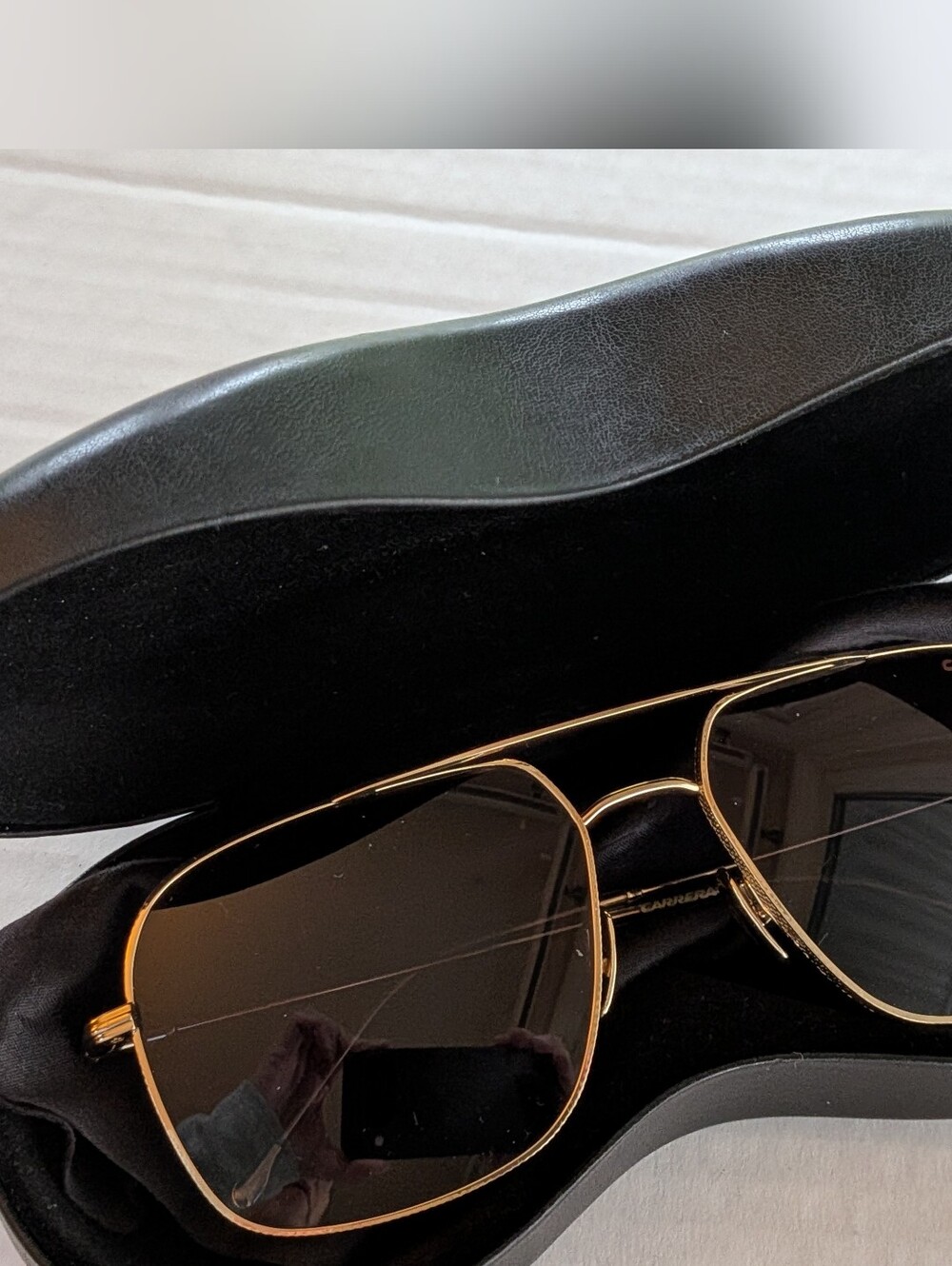 Carrera Men’s Sunglasses - Gold Frame with Black Lenses In Excellent Condition.